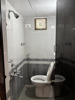 A Cozy Escape, Warm Lights & Quiet Nights - 4