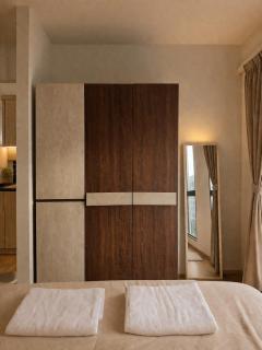 High Floor Peaceful Studio Near BTS Sukhumvit - 1