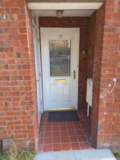 private Guest suit , shower,Kitchenet , free parking - 2
