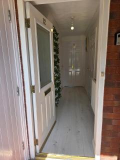 private Guest suit , shower,Kitchenet , free parking - 1