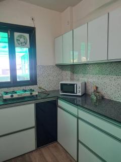 Cozy Two Bedroom with kitchen, Terrace Stay - 3