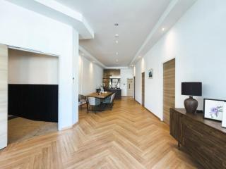 Apartment 3 Bedroom Superb Location - 1