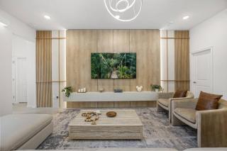 12 Bedroms11.5 BathroomsParadiso Grande5857 HS - 8