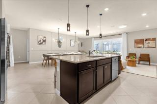 10 BD 8 BA Windsor Cay 16340 SK - 2