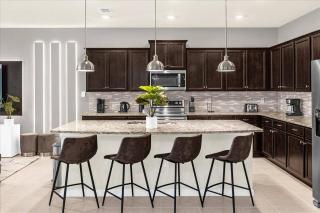 10 Bedroom 8 Bathroom Windsor Island 4205LA - 3