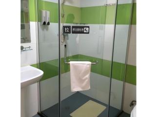 7 Days Inn Urumqi Guangming Road Beimen Metro Station - 7