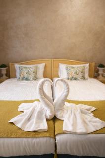 Port Lake Hotel - 2
