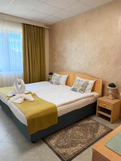Port Lake Hotel - 1