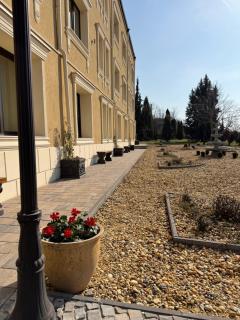 Port Lake Hotel - 6