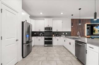 9 Bedrooms 5 Bathrooms Storey Lake 2976 PL - 3