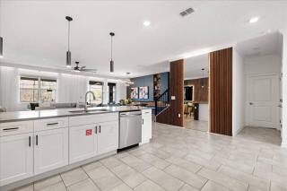 9 Bedrooms 5 Bathrooms Storey Lake 2976 PL - 2