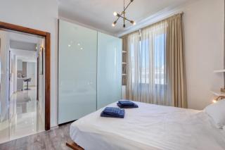 Sliema Stylish Penthouse with Jacuzzi, BBQ, Sundeck - 6