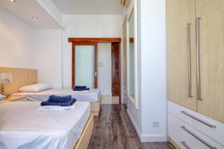 Sliema Stylish Penthouse with Jacuzzi, BBQ, Sundeck - 5