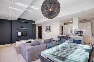 Sliema Stylish Penthouse with Jacuzzi, BBQ, Sundeck - 3