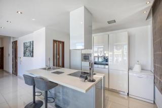 Sliema Stylish Penthouse with Jacuzzi, BBQ, Sundeck - 2