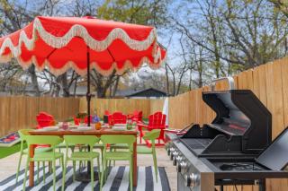 Howdy House -Pool, Putt Putt, Arcade, Fire pit, 8 mins to World Cup - 4