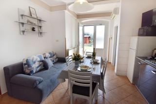 Bright flat with sea view terrace - 4
