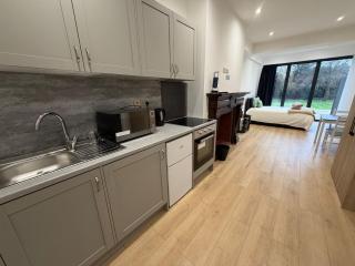 Studio - Sleeps 2 - Free Parking - 8