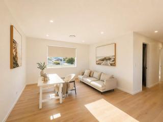 Luxury Waterfront 5BR New Home Theme Parks Nearby - 3