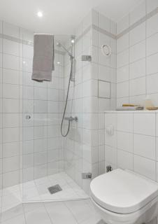 Sjøfront leilighet med terrasse og parkering - sentralt - 2