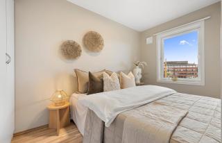 Sjøfront leilighet med terrasse og parkering - sentralt - 6