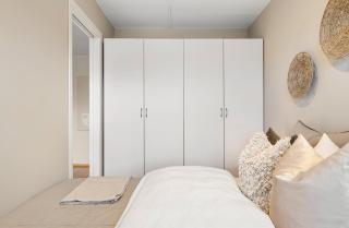 Sjøfront leilighet med terrasse og parkering - sentralt - 5