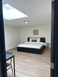 Cozy Stay in 2 Private Rooms, 15 Min to Downtown - 4