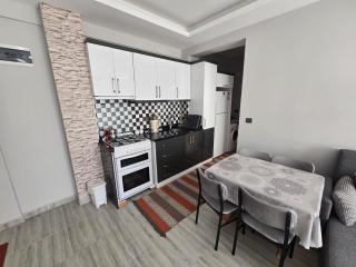 Perfectly Located Holiday Stay in Side Walking Distance to the Beach - 2