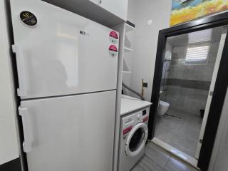 Perfectly Located Holiday Stay in Side Walking Distance to the Beach - 1