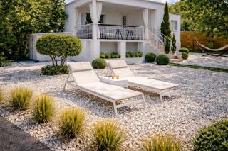 Grand Seaview Retreat - walk to the beach - 7