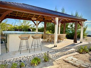 Barefoot Luxury & Private Beach Triton Beach House -  - 6