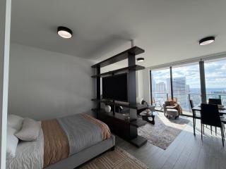 Luxury High Rise Downtown Miami Pool and Gym - 5