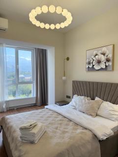 Просторная квартира с видом на горы возле Мега центра - 0