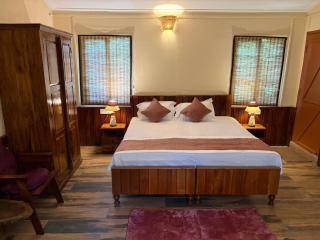 The Wild Escape Farmhouse Retreat - 9