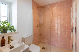 Stylish Portrush Home Near Beach & Golf - 3