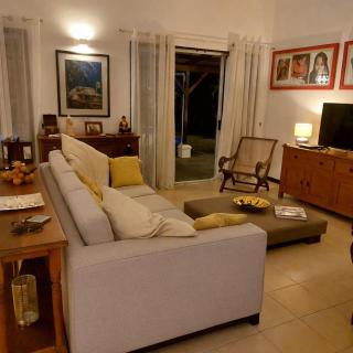 Maison Tropicale avec Piscine et Jardin - 8