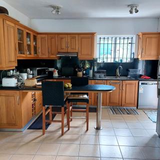 Maison Tropicale avec Piscine et Jardin - 3