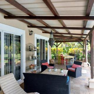 Maison Tropicale avec Piscine et Jardin - 1