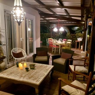 Maison Tropicale avec Piscine et Jardin - 2