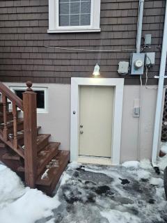 Modern Basement Apartment - 6