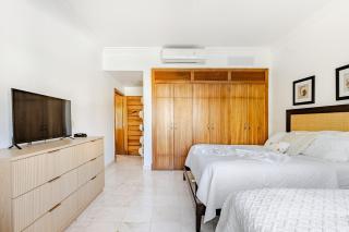 Beautiful on foot from the beach - 1