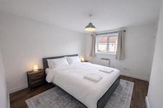Shaftesbury 2-Bed House with Parking - 5