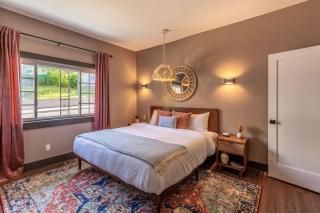 Stylish 2 King Bed Retreat Near Grandview - 4