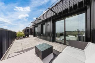 Spacious 2-Bed Penthouse with Large Balcony in Tottenham - 6