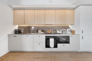 2 Bed Luxury Penthouse & Private Balcony - 3