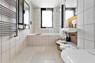 2 Bed Luxury Penthouse & Private Balcony - 6