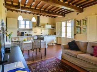Apartment With Terrace And Pool Near Lucca - 1