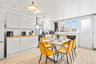 Cozy work-ready home near City Centre with Netflix and Parking - 3