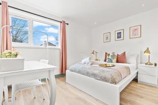 Cozy work-ready home near City Centre with Netflix and Parking - 2