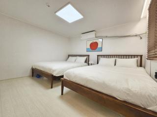 Check in Seoul in Hongdae 2 - 4